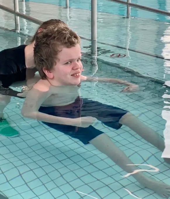 Ern in Pool-March 2023